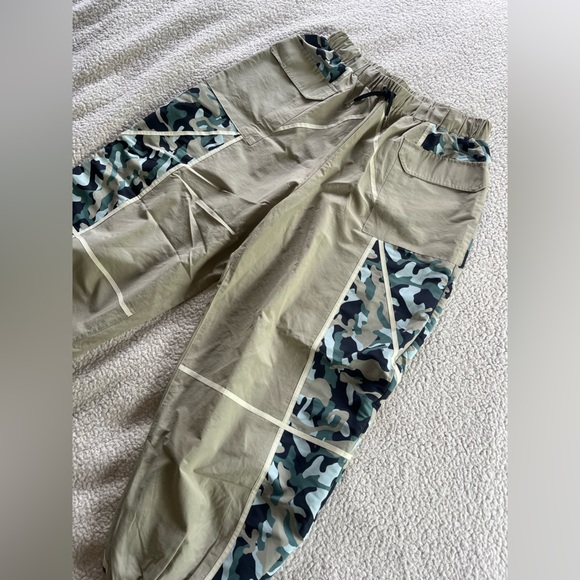 Like New! ASOS DESIGN Camo Pants Festival Parachute Shell Windbreaker Street -10 - Picture 8 of 14